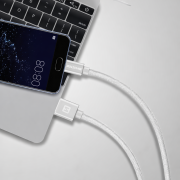 Cable de carga y datos Swissten Textile USB / USB-C 1,2 m