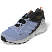 Calzado de mujer Adidas Terrex Skychaser 2 GTX azul claro Bludaw/Bludaw/Corfus