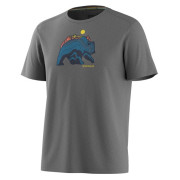 Camiseta funcional de hombre Smartwool Men's Bear Strata Active Short Sleeve Graphic Tee gris LT Gry H
