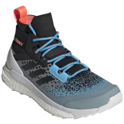 Calzado de mujer Adidas Terrex Free Hiker Primeblue negro/azul cblack/cblack/skyrus