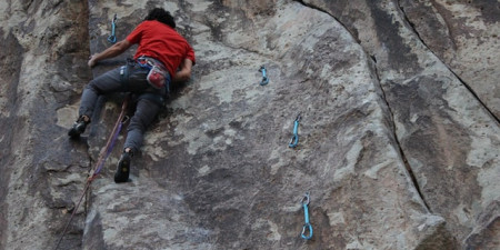 Cómo elegir el equipo de escalada para principiantes