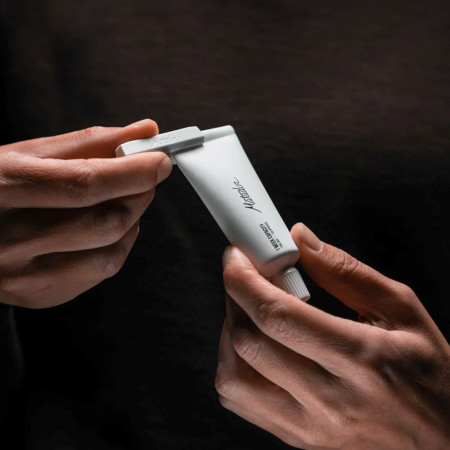Gadget de viaje Matador Refillable Toothpaste Tube