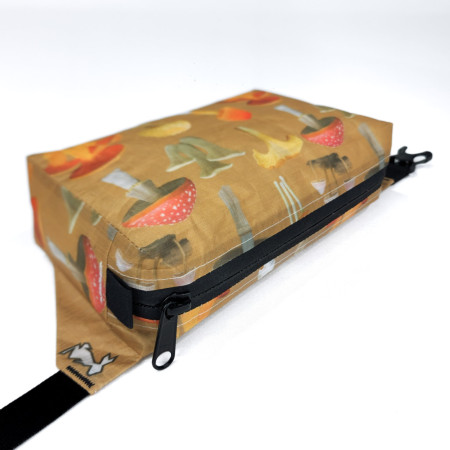 Riñonera High Tail Designs Fanny Pack Botany Poster
